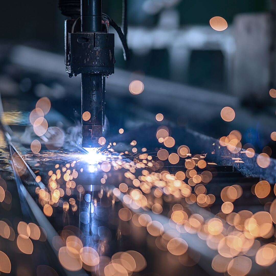 Schweißen und Metallkonstruktion mit Funken