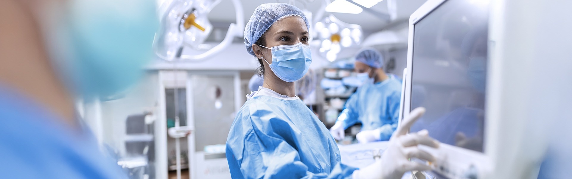 Mediziner in der Praxis, symbolisiert KI in der Medizin