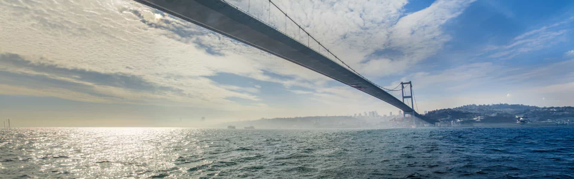 Brücke über Fluss
