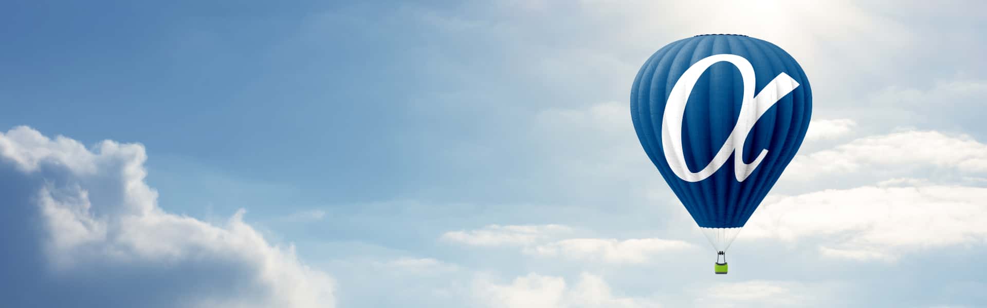 Wolken und Heißluftballon