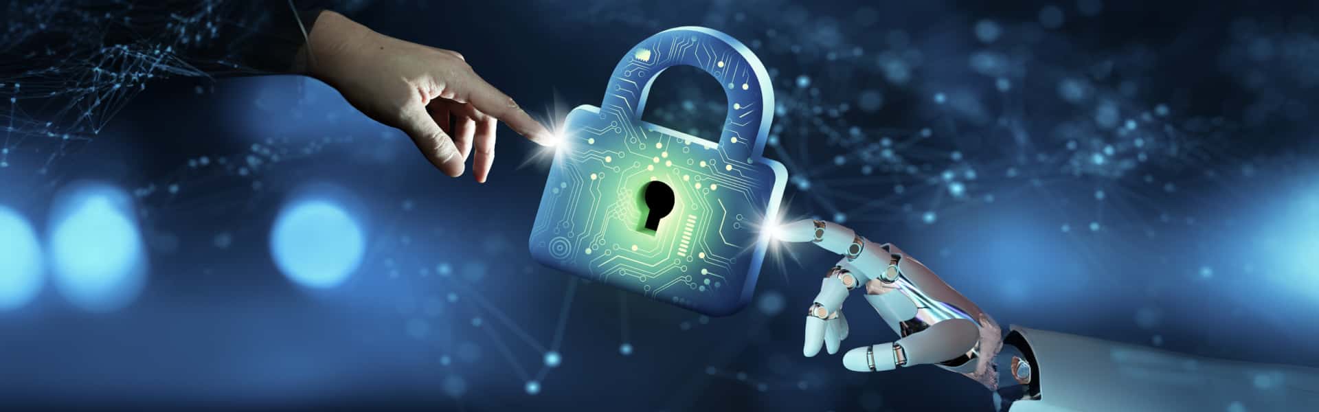 Zwei Hände berühren ein Schloss